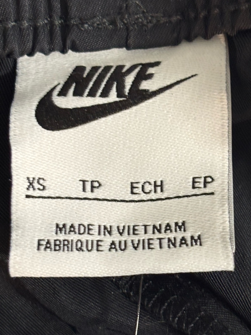 Nike Women’s Essential Woven Loose Fit High Rise Cargo Shorts White Swoosh XS - Picture 7 of 9